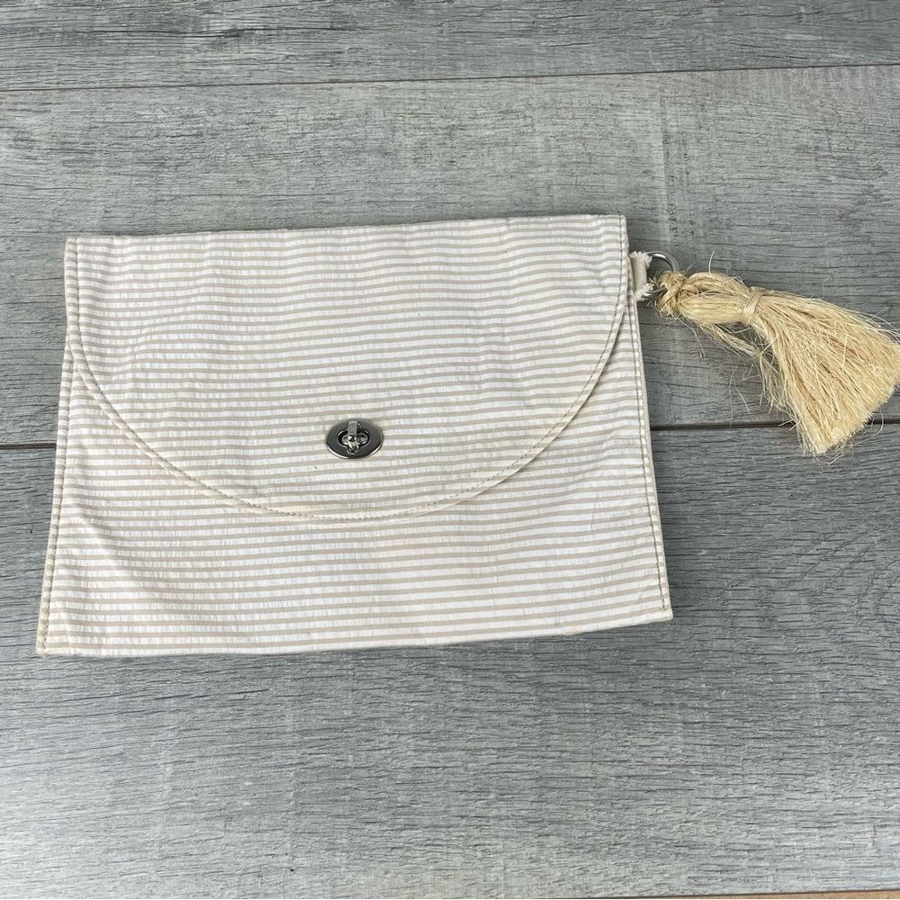 Trunks Beach Couture Casual Resort Clutch